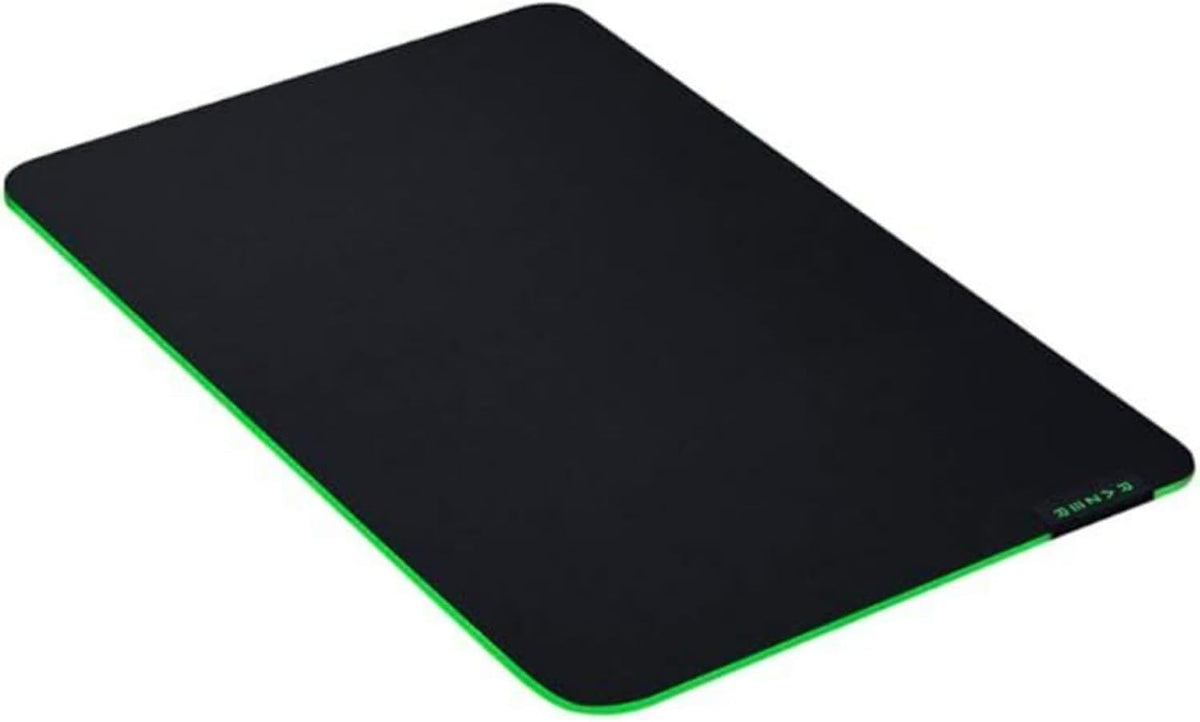 Razer Gigantus V2 Cloth Gaming Mouse Pad - Medium - RZ02-03330200-R3M1 — Black — main product image