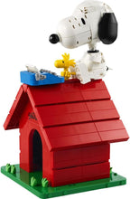 LEGO Ideas Peanuts: Snoopy's Doghouse 21368 — image 8