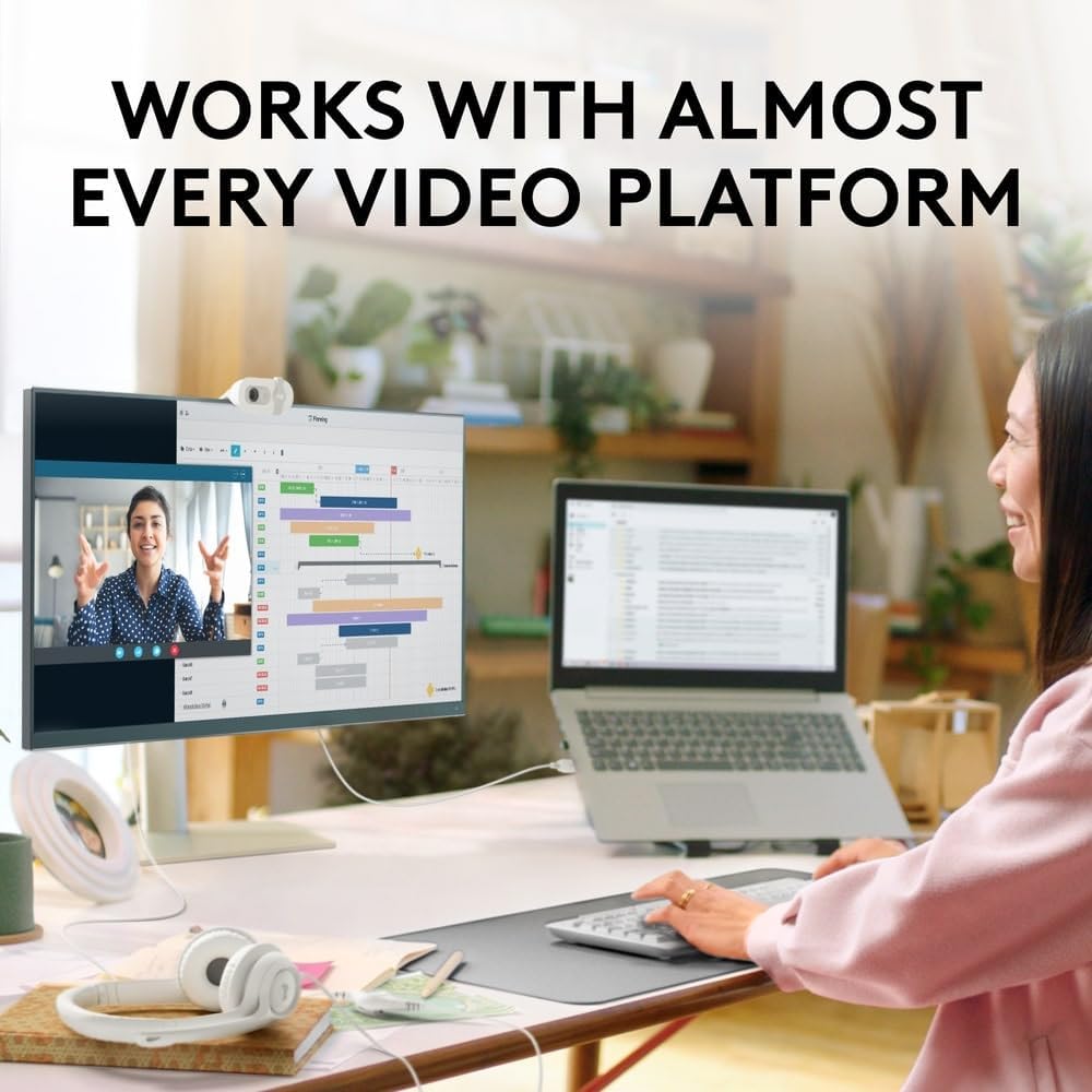 Logitech BRIO 100 Webcam — Off White