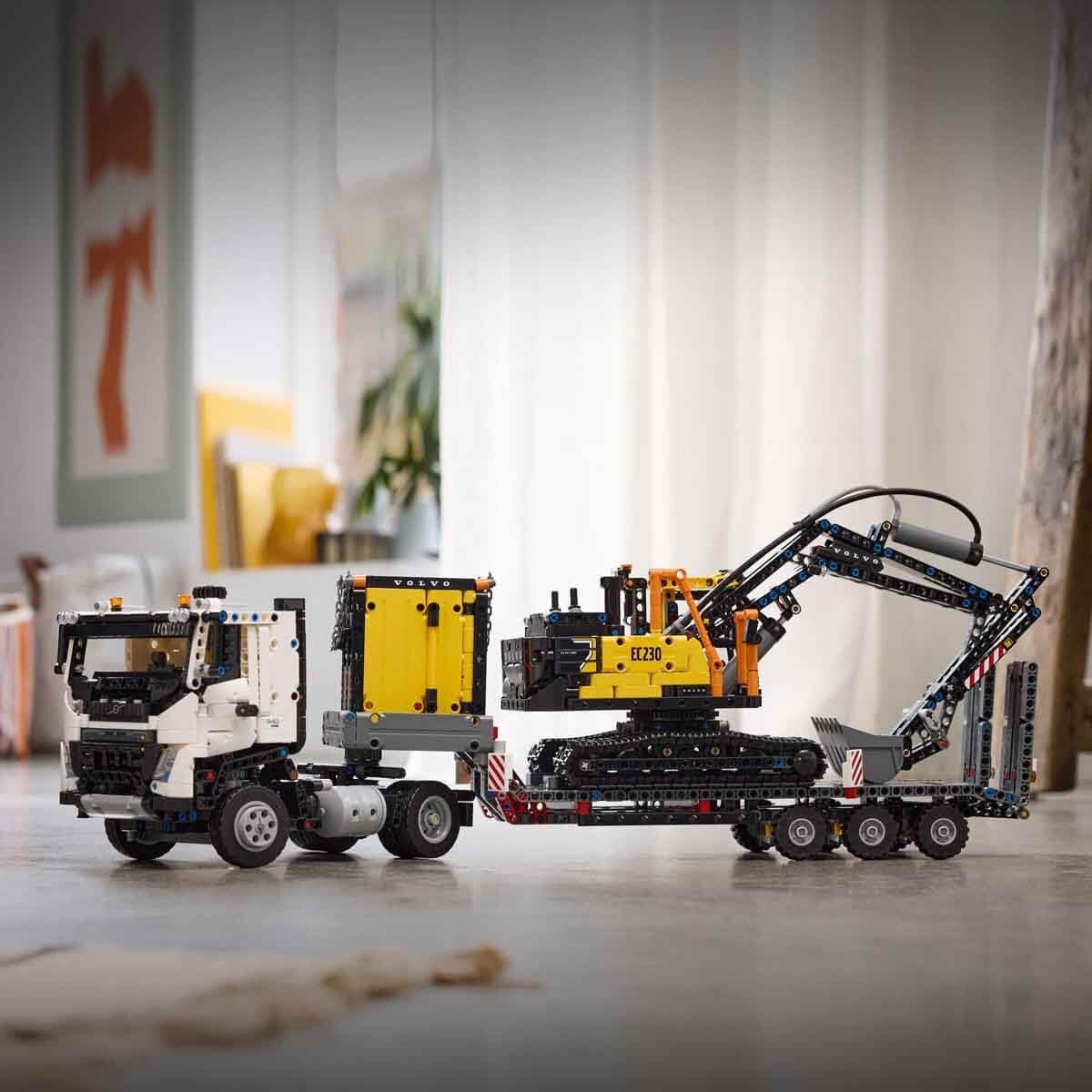 LEGO Technic Volvo FMX Truck & EC230 Electric Excavator 42175 — image 2
