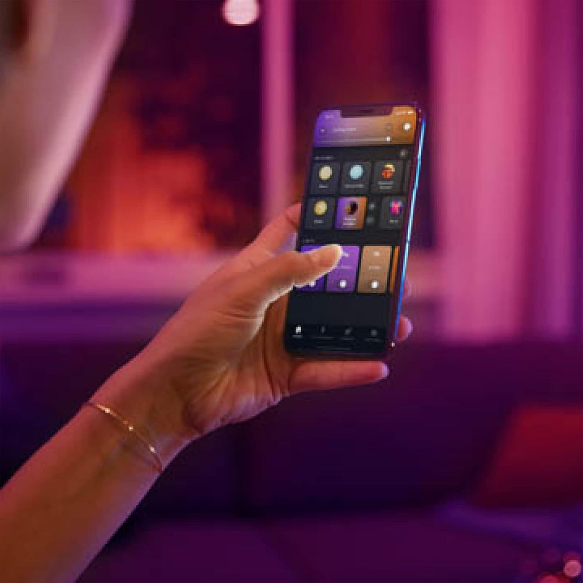 Philips Hue White and Colour Ambiance Bloom [Black] Smart LED Table Lamp, with Bluetooth Works with Alexa and Google Assistant — Black