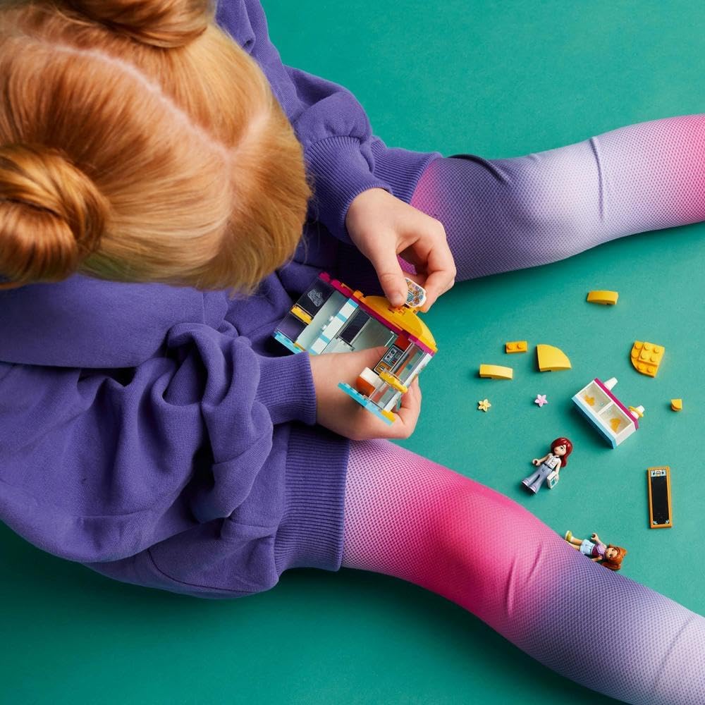 LEGO Friends Tiny Accessories Shop 42608 — image 5