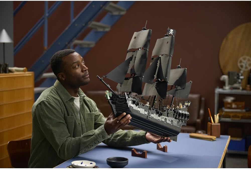 LEGO Icons Captain Jack Sparrow's Pirate Ship 10365 — image 8