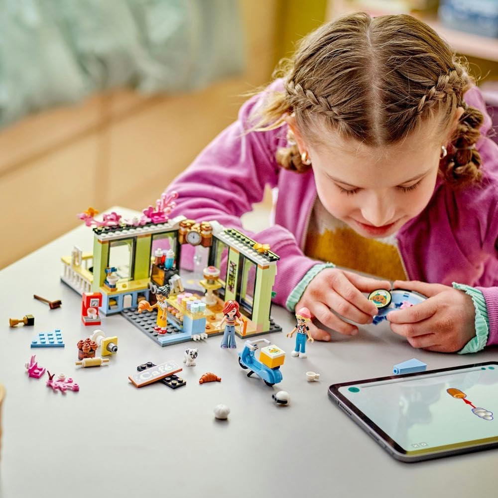 LEGO Friends Heartlake City Café 42618 — image 4