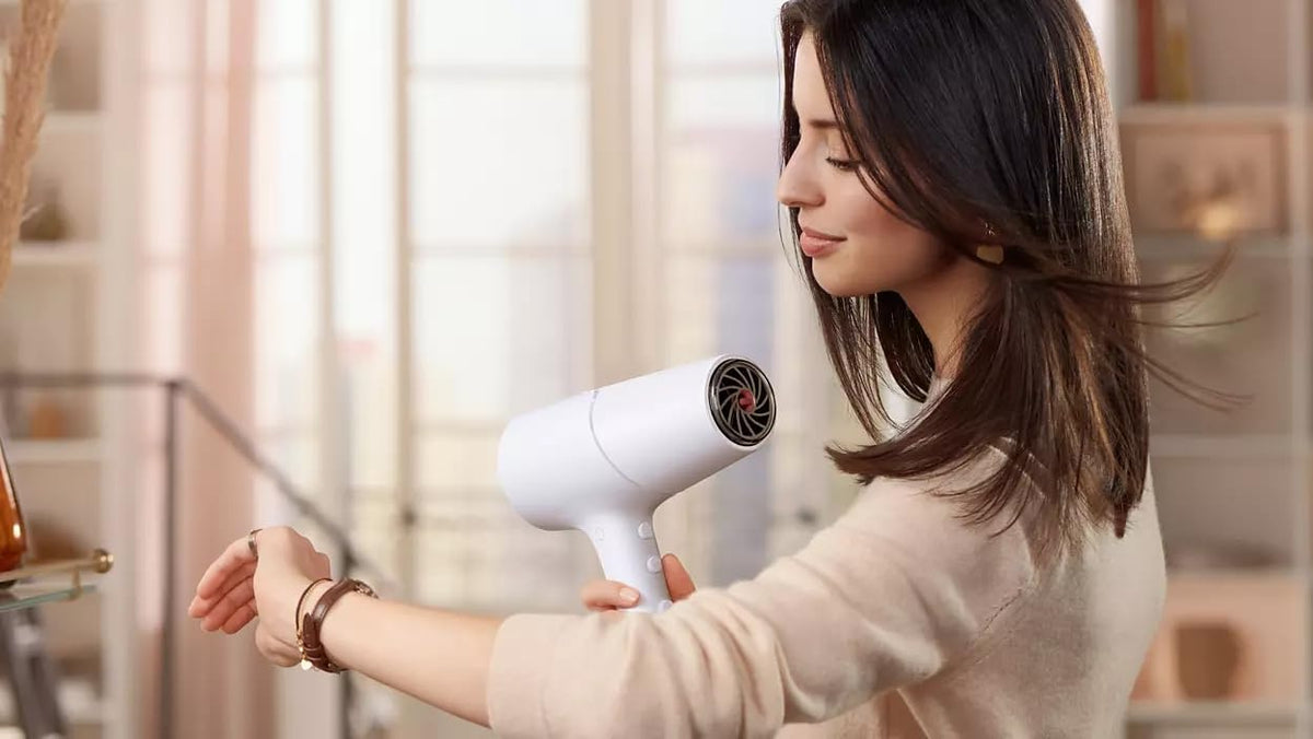 Philips 5000 Series Hair Dryer with ThermoShield Technology, 3 Heat and 2 Speed Levels, 2,100 W Drying Power (Model BHD500/00) — Metallic White
