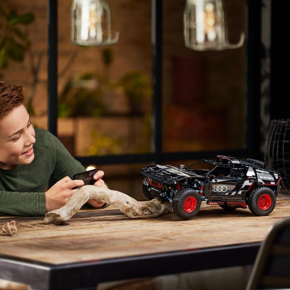 LEGO Technic Audi RS Q e-tron 42160 — image 2