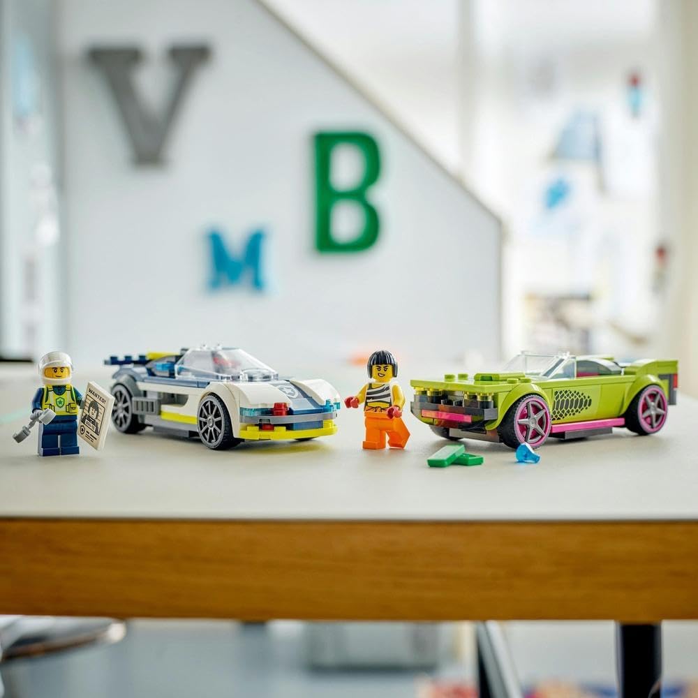 LEGO City Police Car and Muscle Car Chase 60415