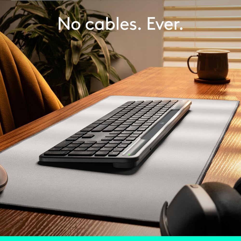Logitech Signature Slim Solar+ Keyboard — Graphite