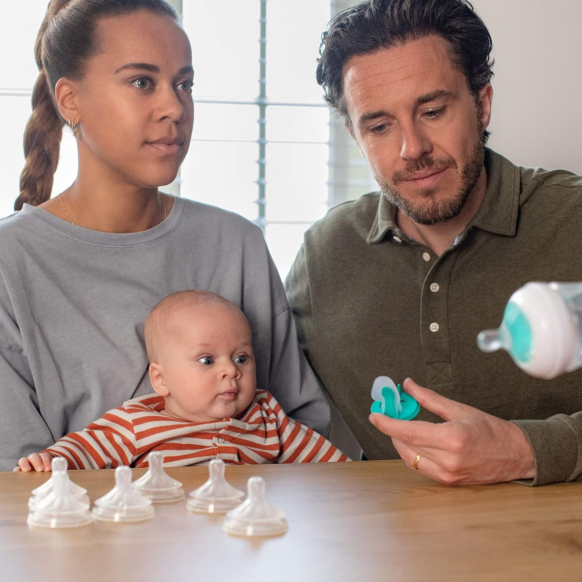 Philips Avent AirFree Baby Bottle Gift Set for Newborn Babies - 4 Baby Milk Bottles with AirFree Opening, Ultra Soft Pacifier and Bottle Brush, for 0-12 Months Babies (Model SCD657/11) — Transparent