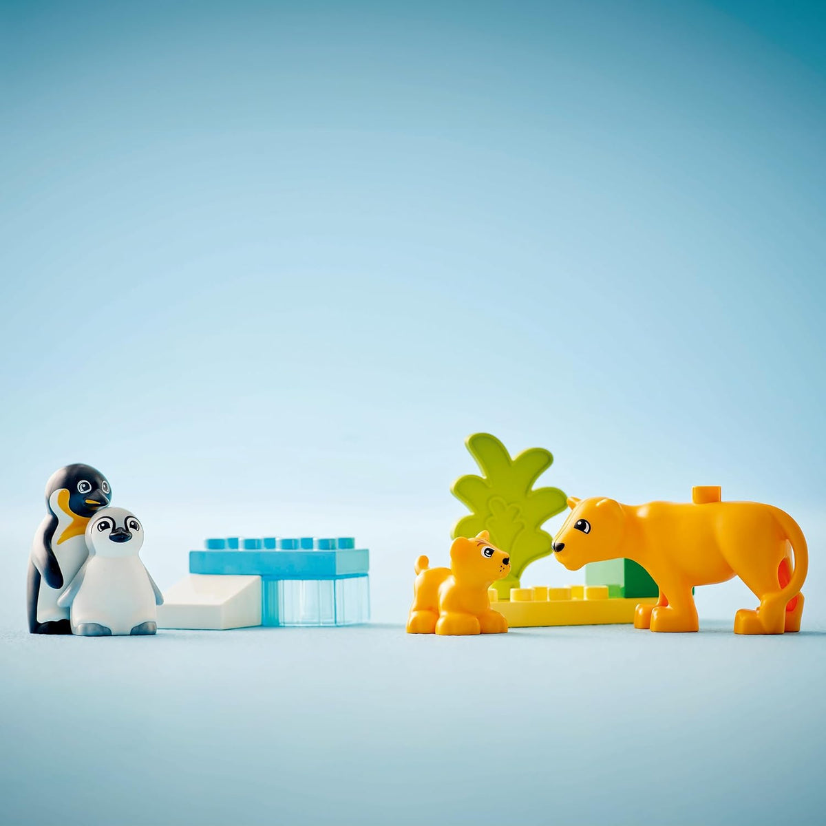 LEGO DUPLO Wild Animal Families: Penguins & Lions 10442 — image 4
