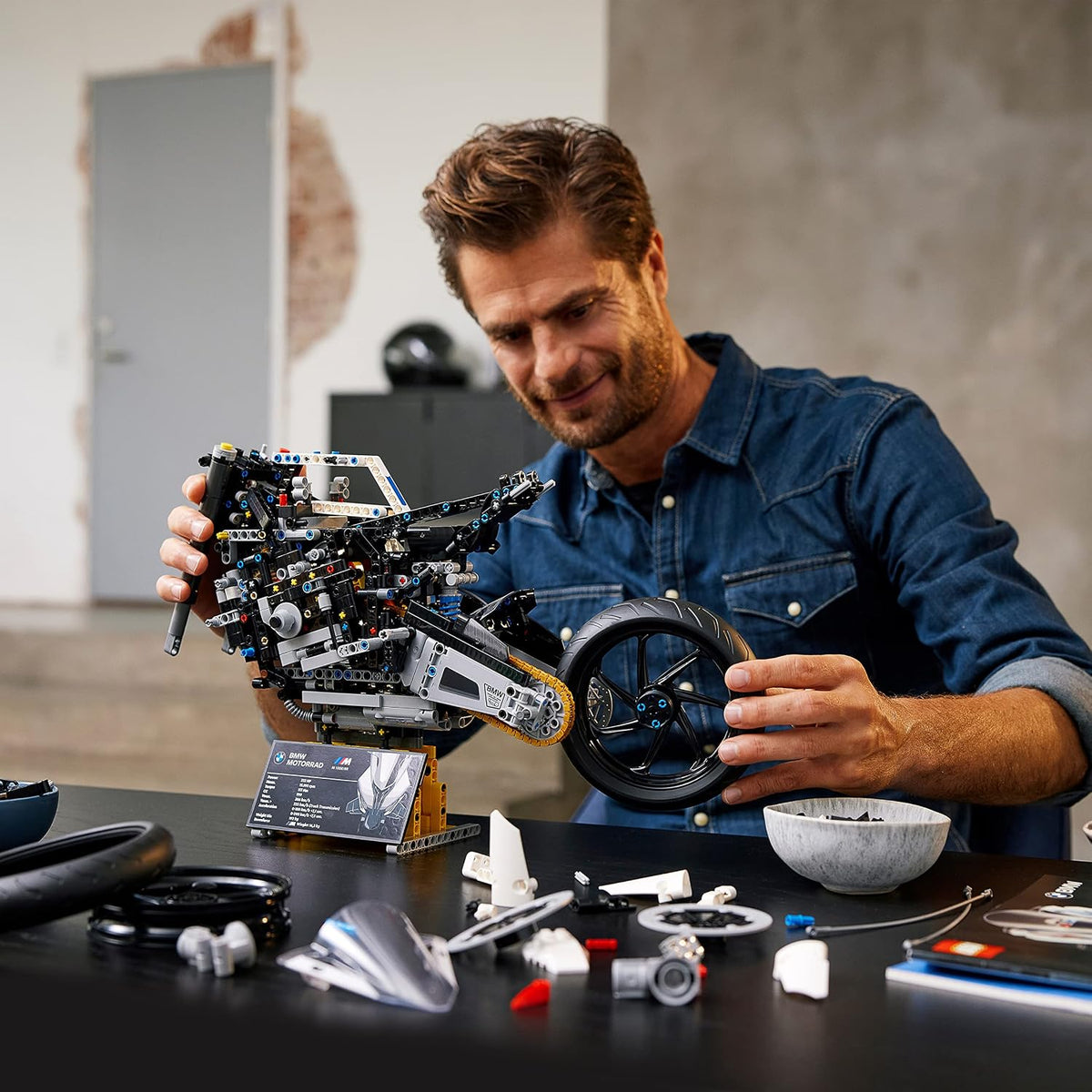 LEGO Technic BMW M 1000 RR 42130 — image 2