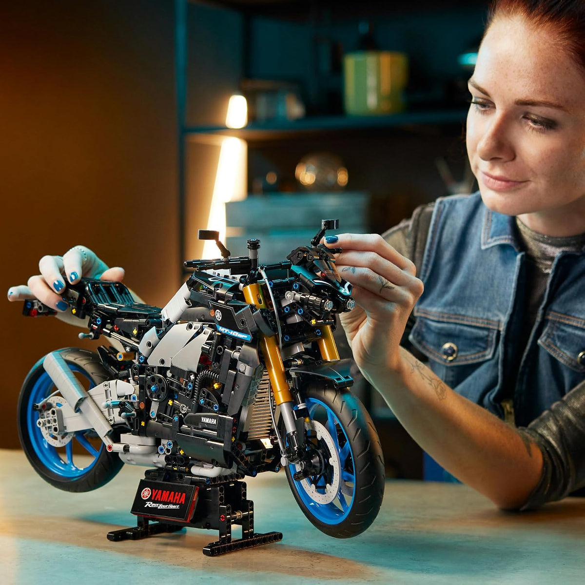 LEGO 42159 Technic Yamaha MT-10 SP Motorbike — image 11