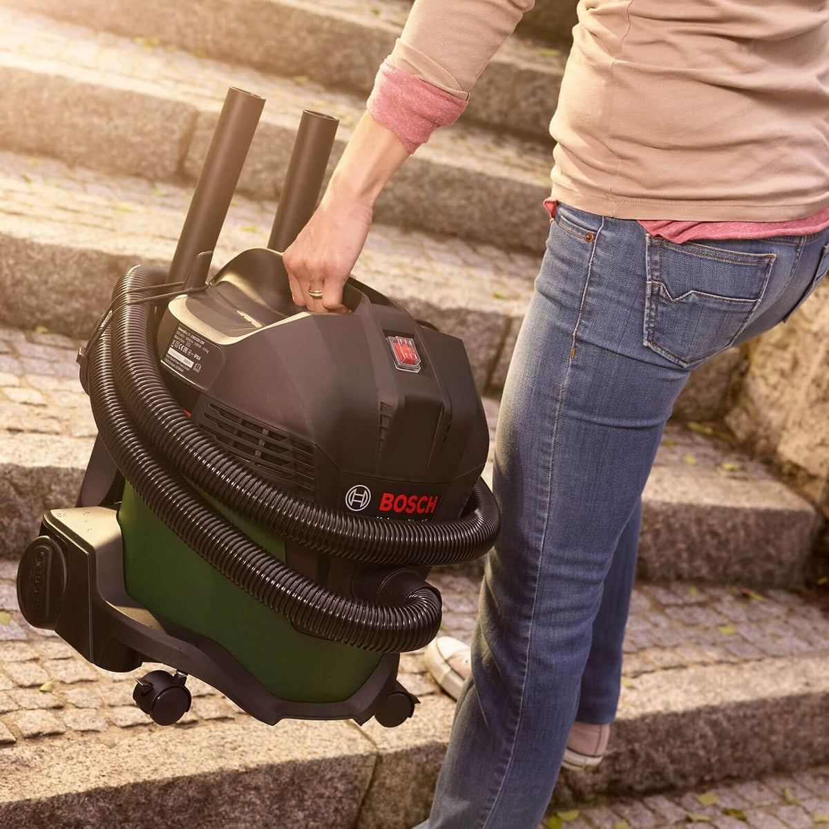 Bosch Wet and Dry Vacuum Cleaner UniversalVac 15 | Model: 06033D1170 — detail image 2