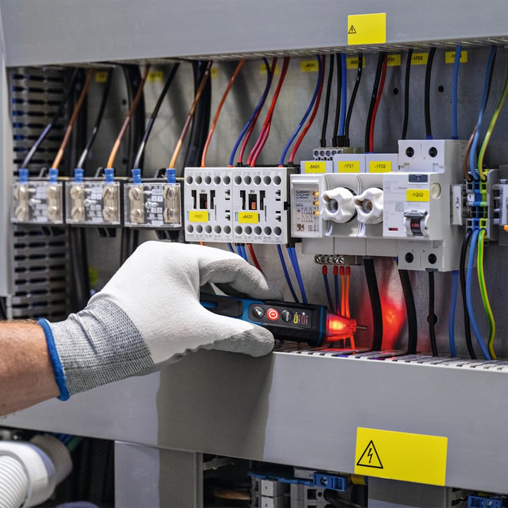 Bosch GVD 1000-17 Electrical Meter (Contactless Voltage Detection, IP67, Dual Range 24-1000V AC, Integrated Torch, Belt Clip, CAT IV 1000V T — detail image 5